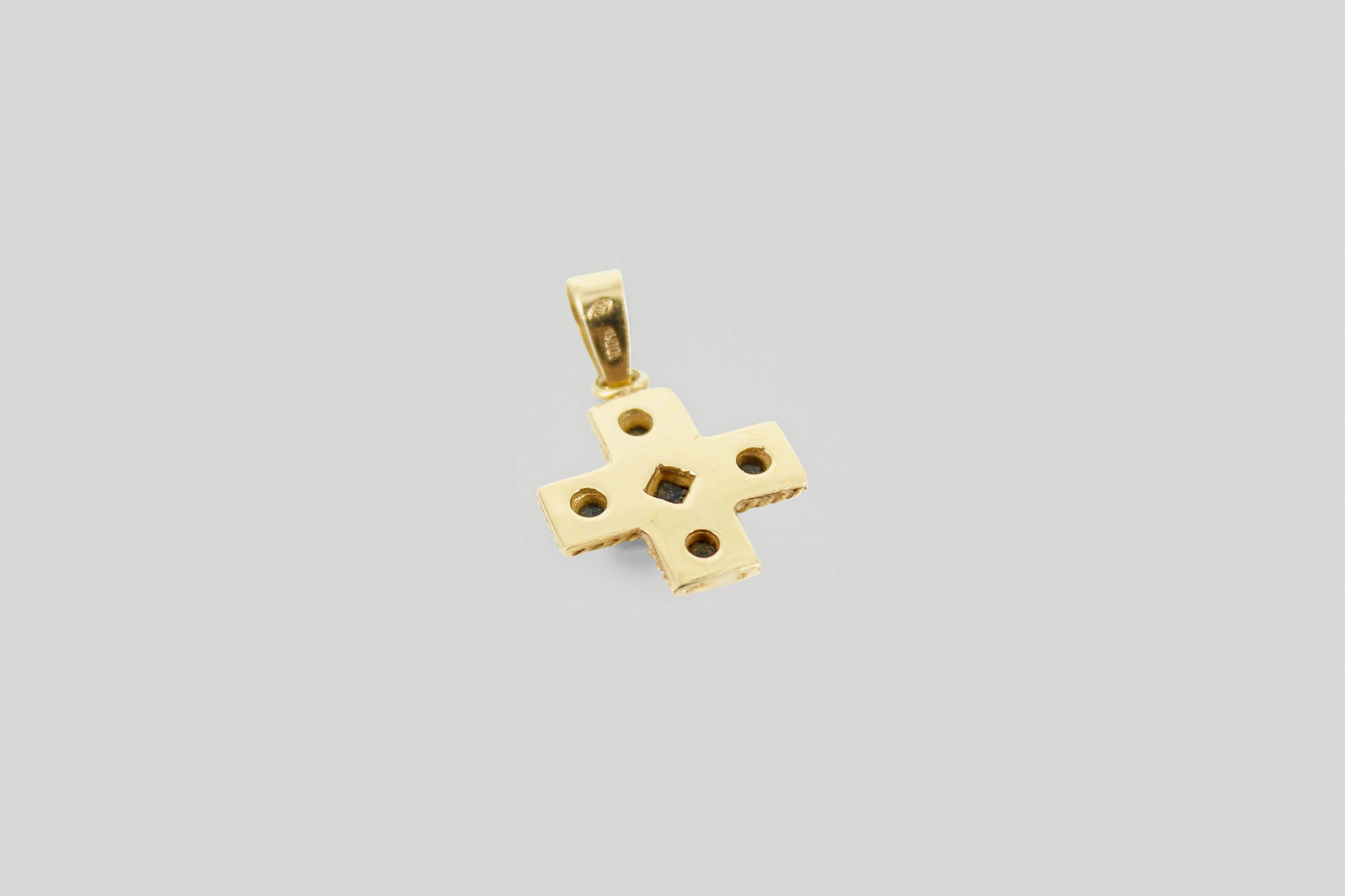 Cruz de oro de 18k con piedras azules — vista alternativa