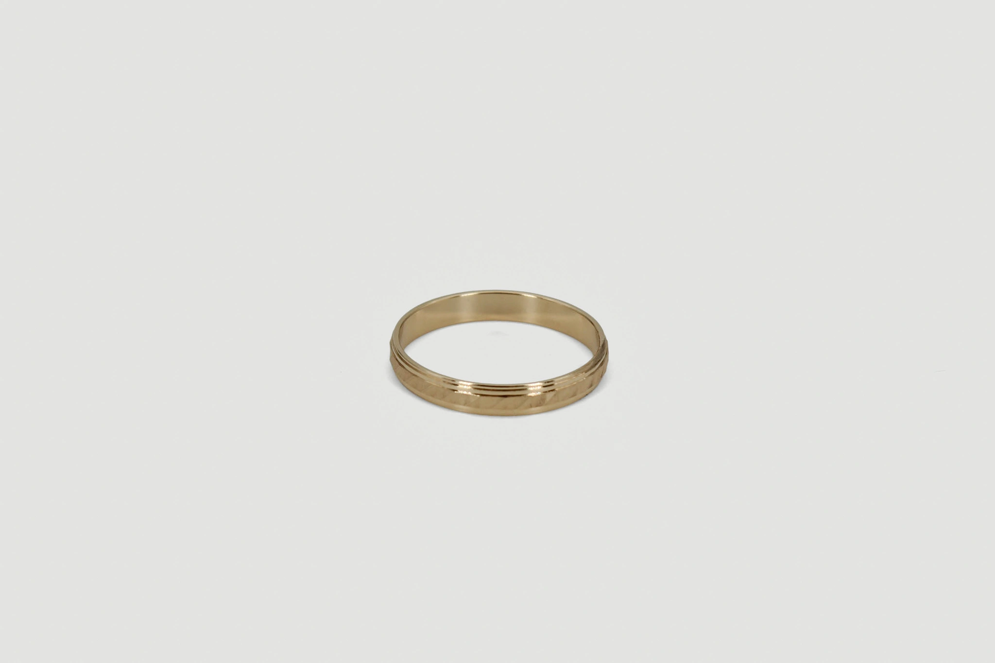 Alianza de oro de 18k