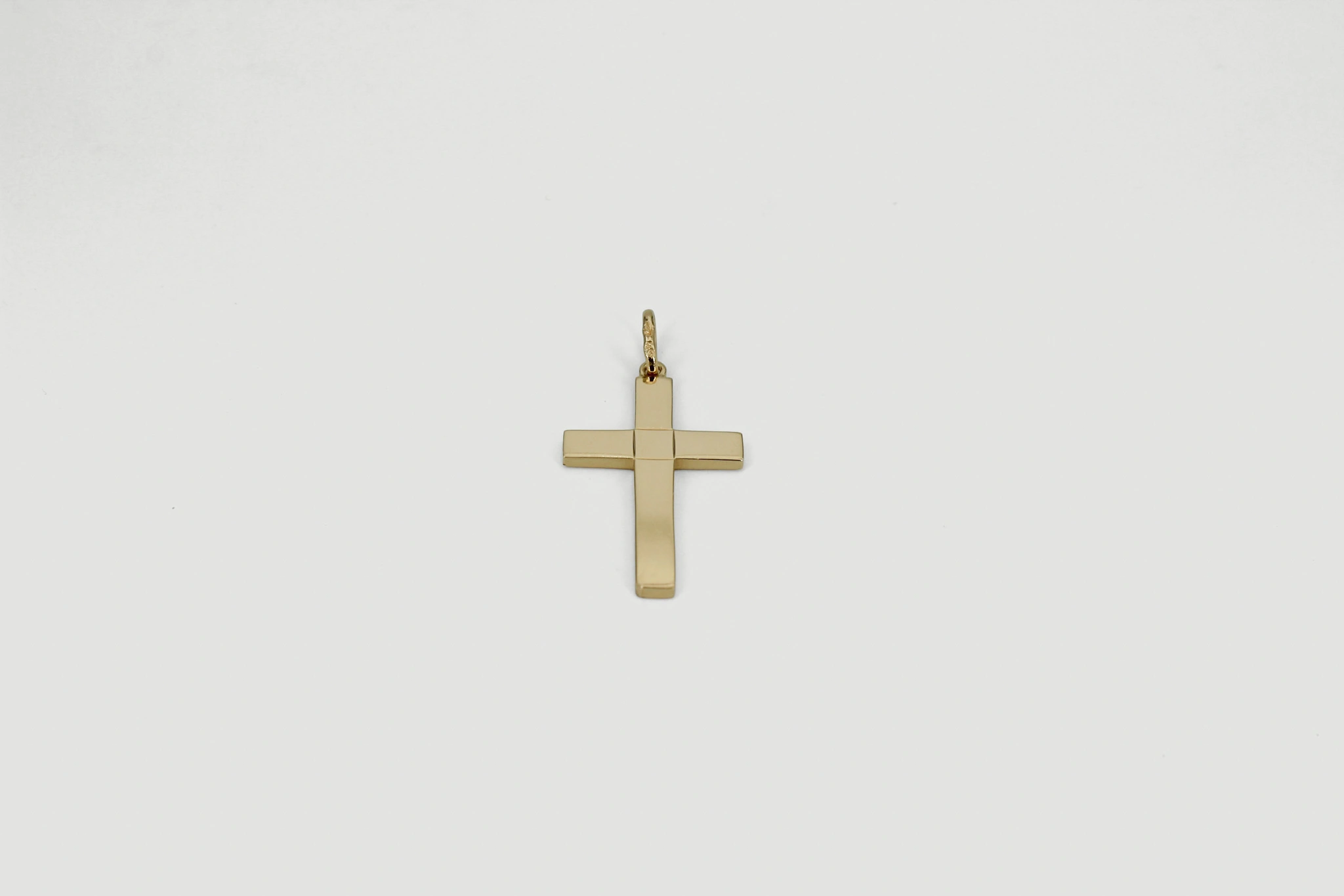 Cruz de oro de 18k — vista alternativa
