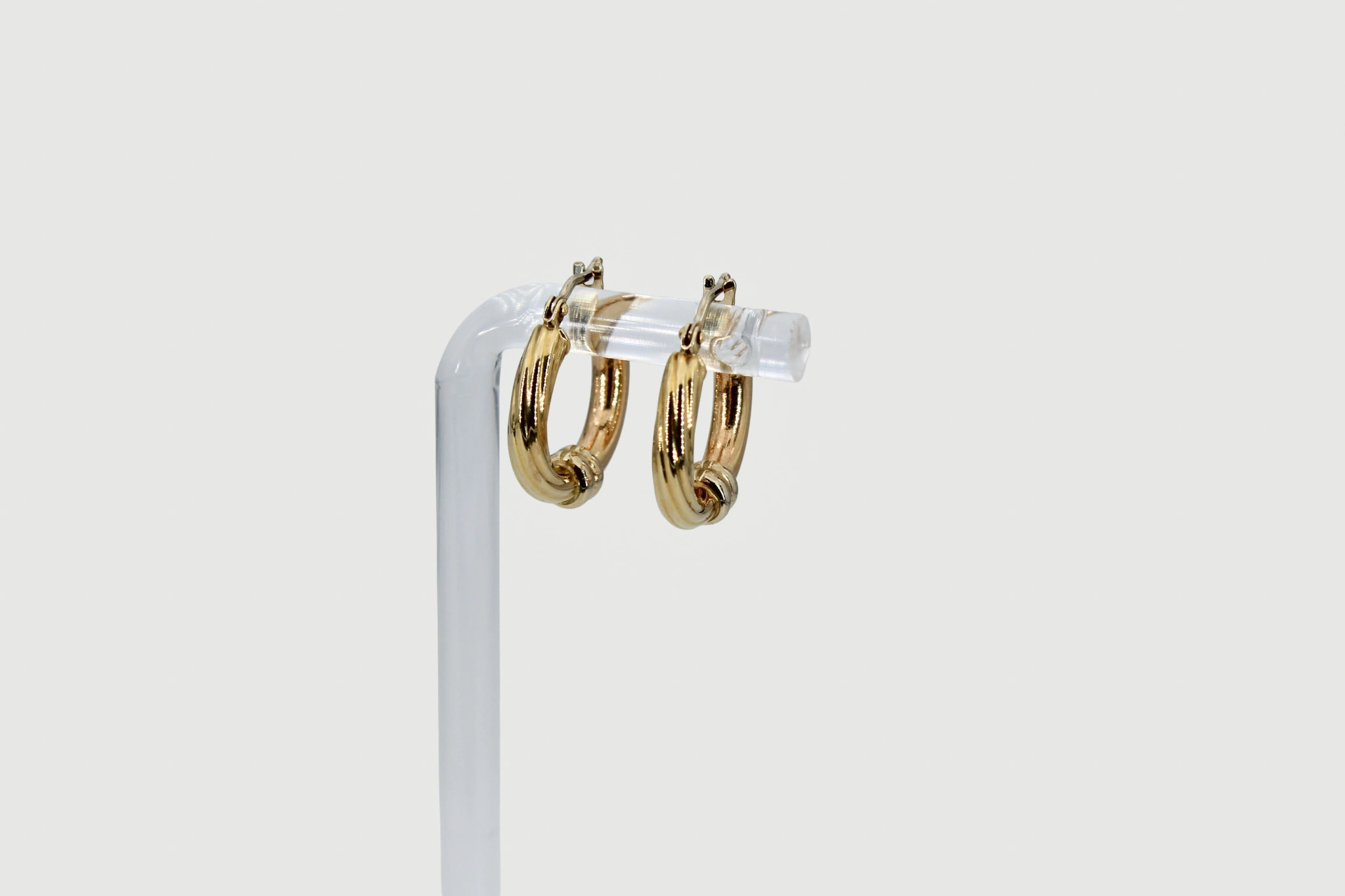 Aro de oro de 18k con nudo central — foto 3