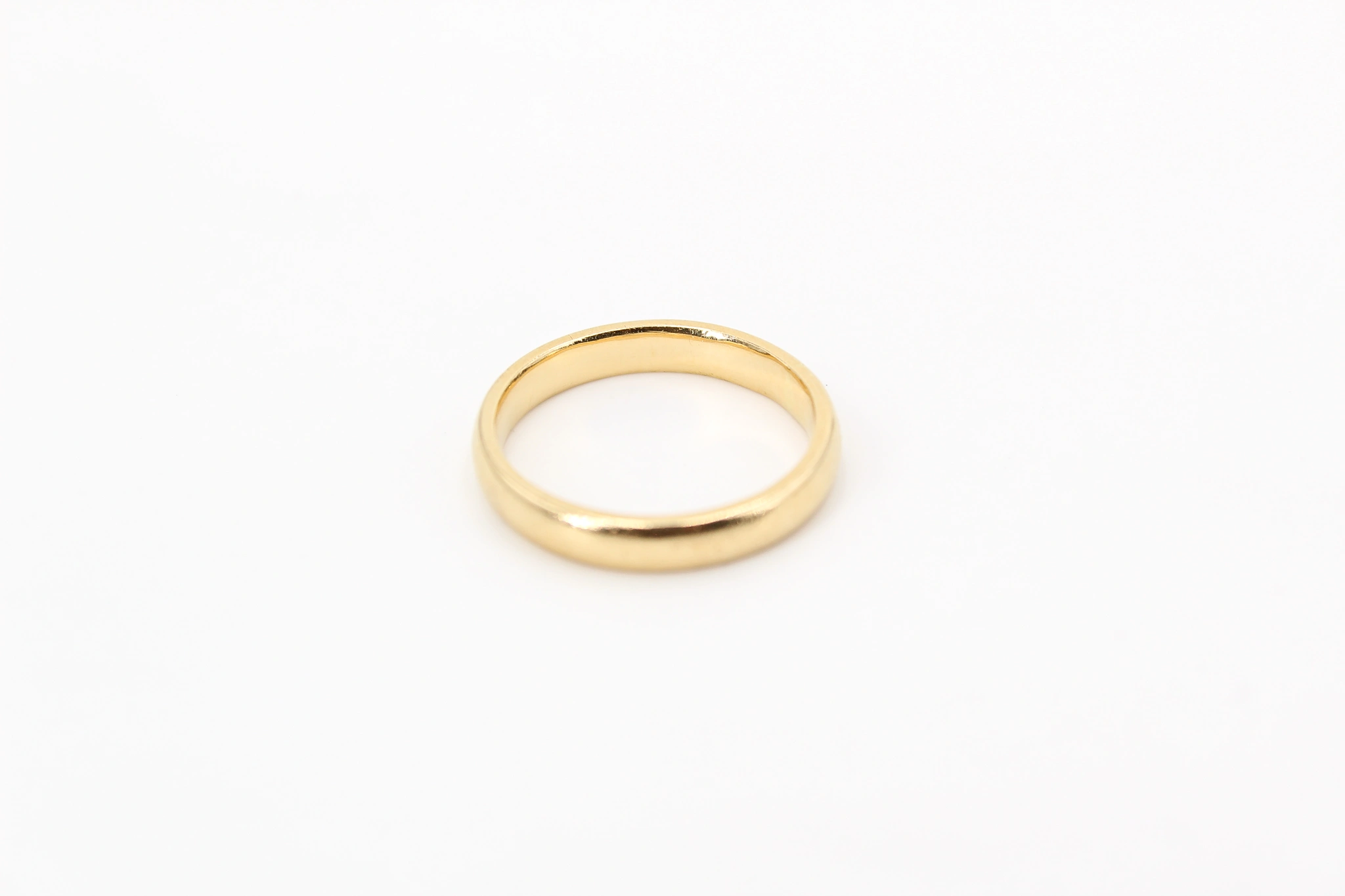 Alianza de oro de 18k