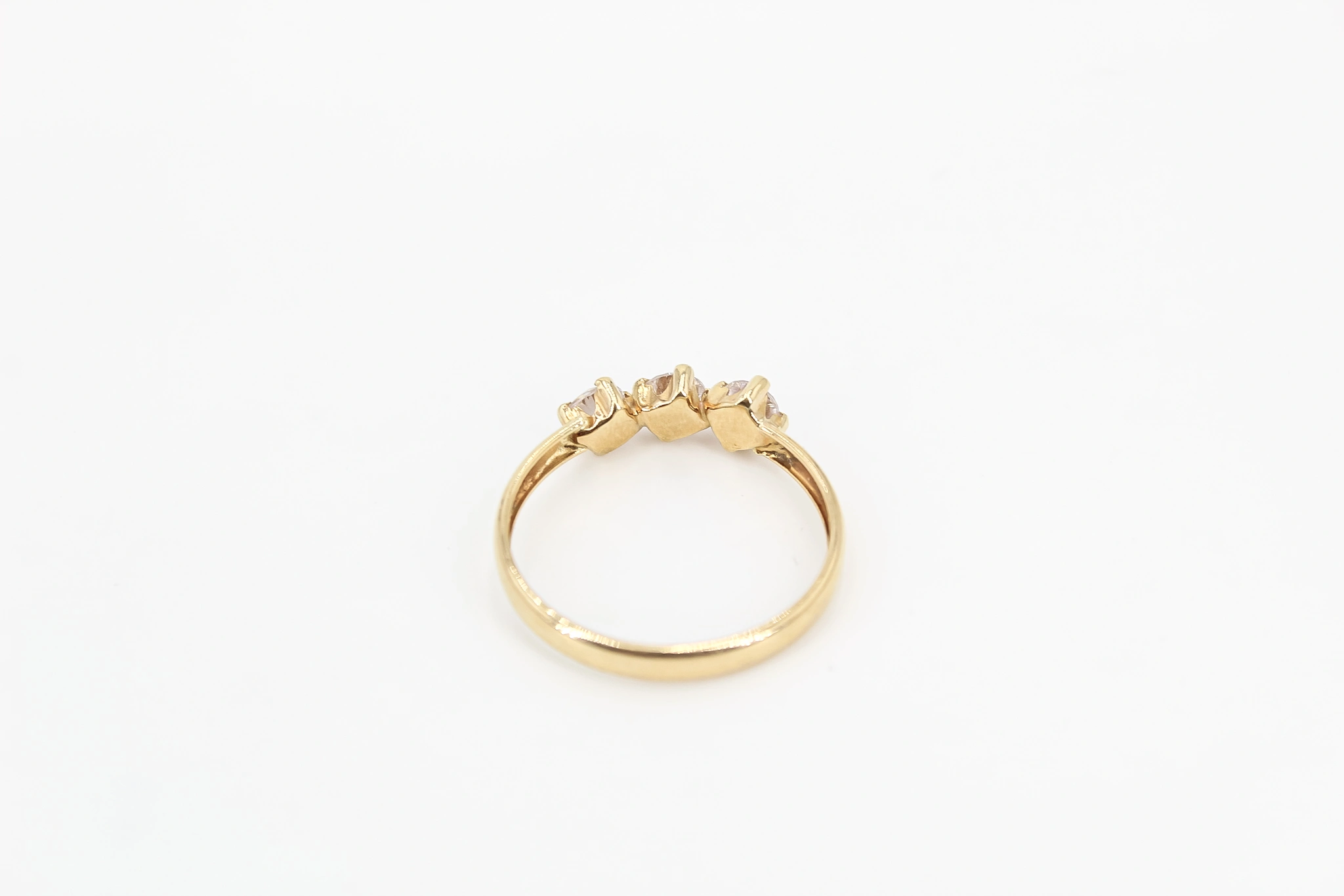 Anillo de oro 18K con tres piedras de color — vista alternativa