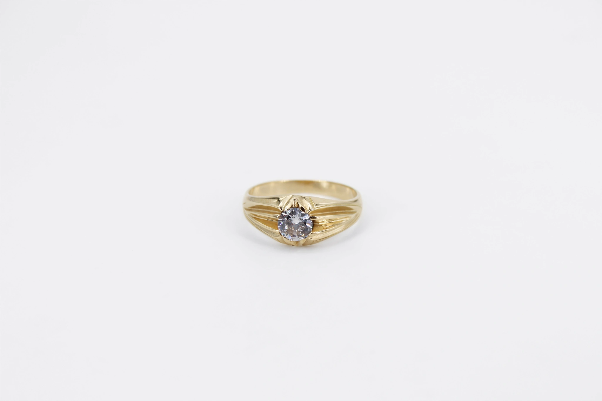 Anillo de oro 18K con circonita