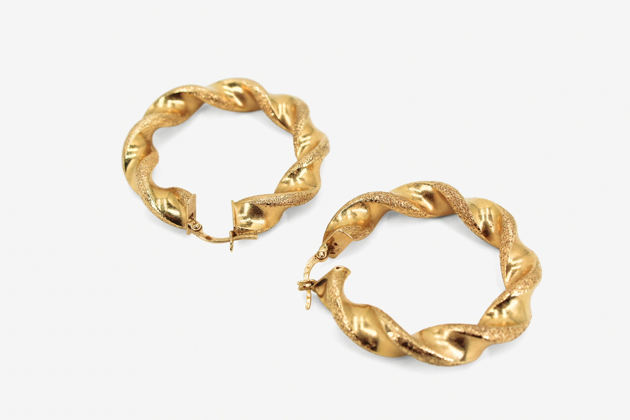 Aros de oro 18k trenzados — vista alternativa