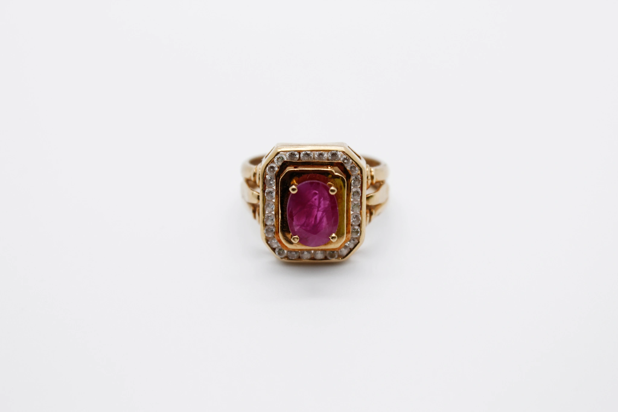 Anillo de oro 18K con piedra central