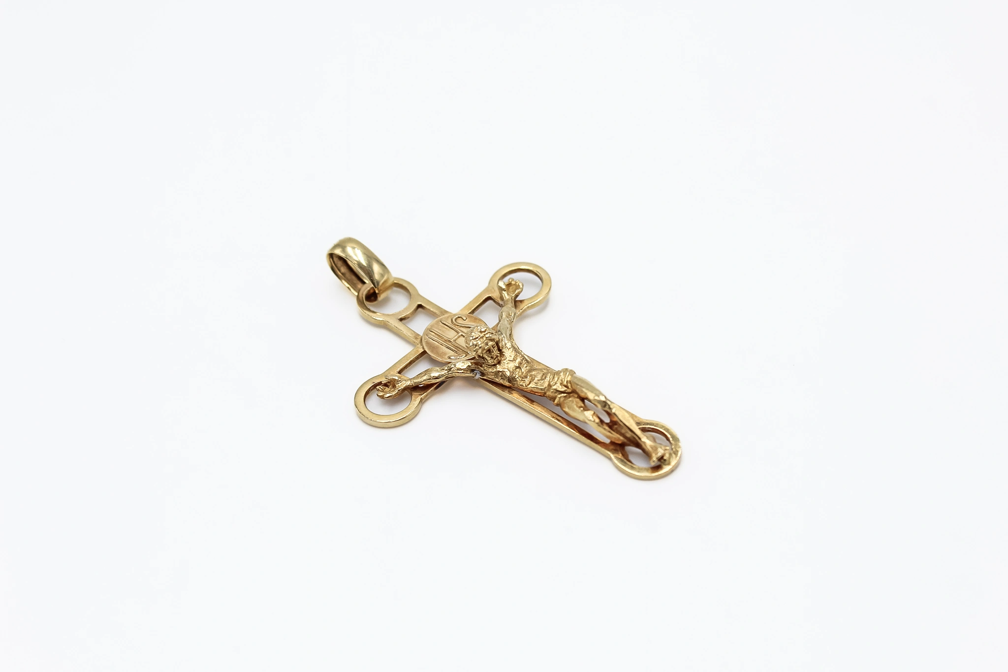 Colgante crucifijo de oro 18K — foto 1