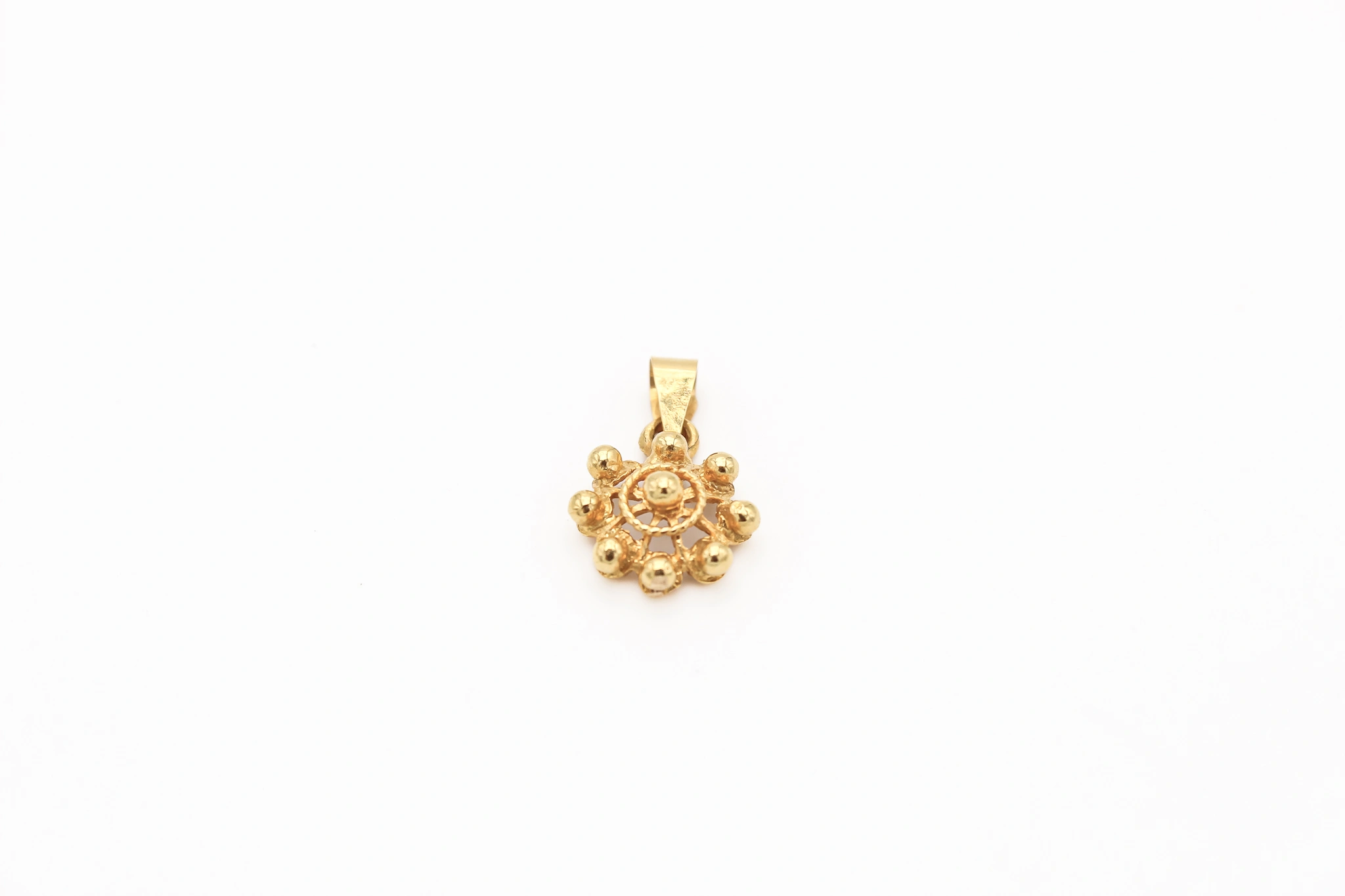 Colgante forma de flor de oro 18K