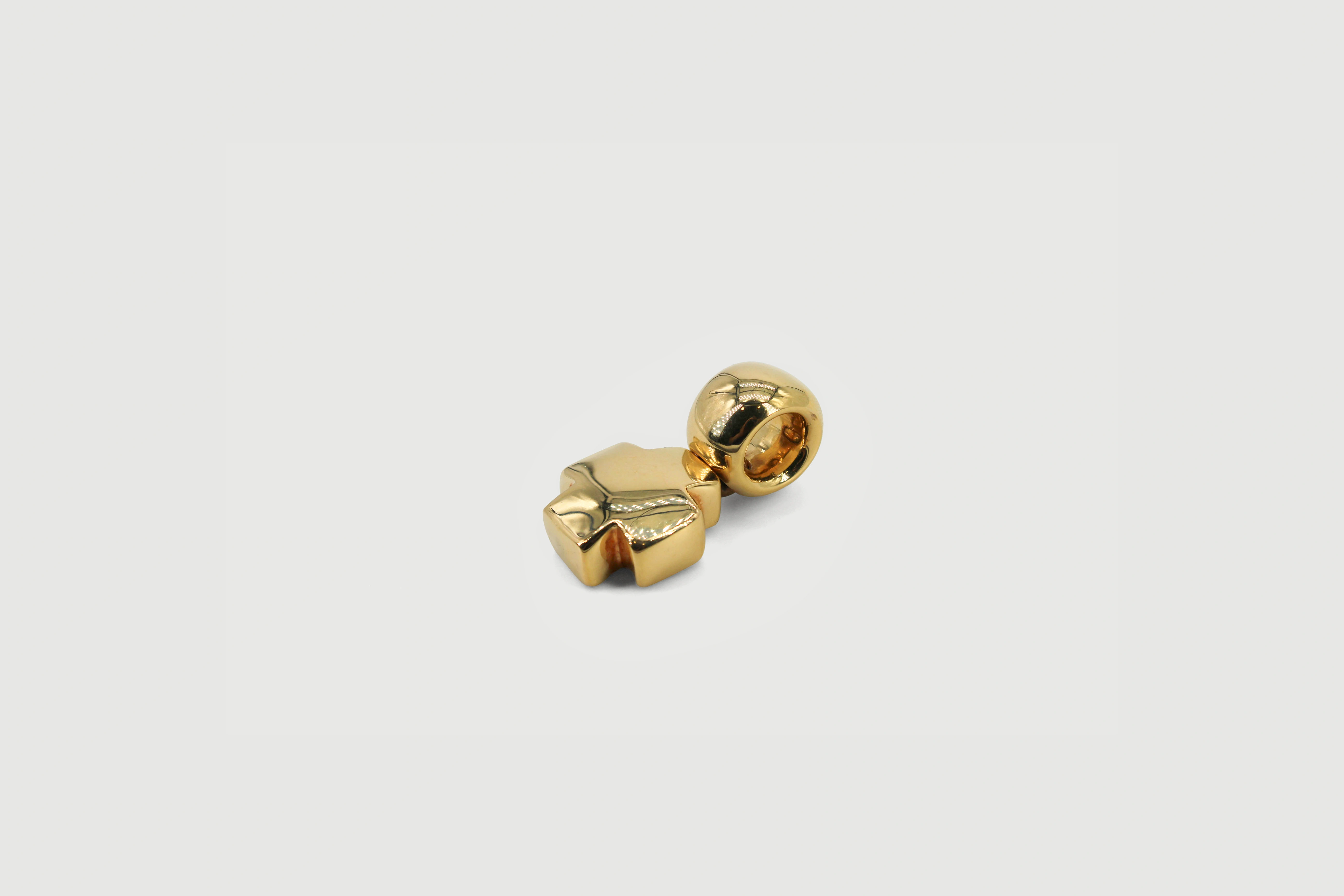 Cruz de oro de 18k — vista alternativa