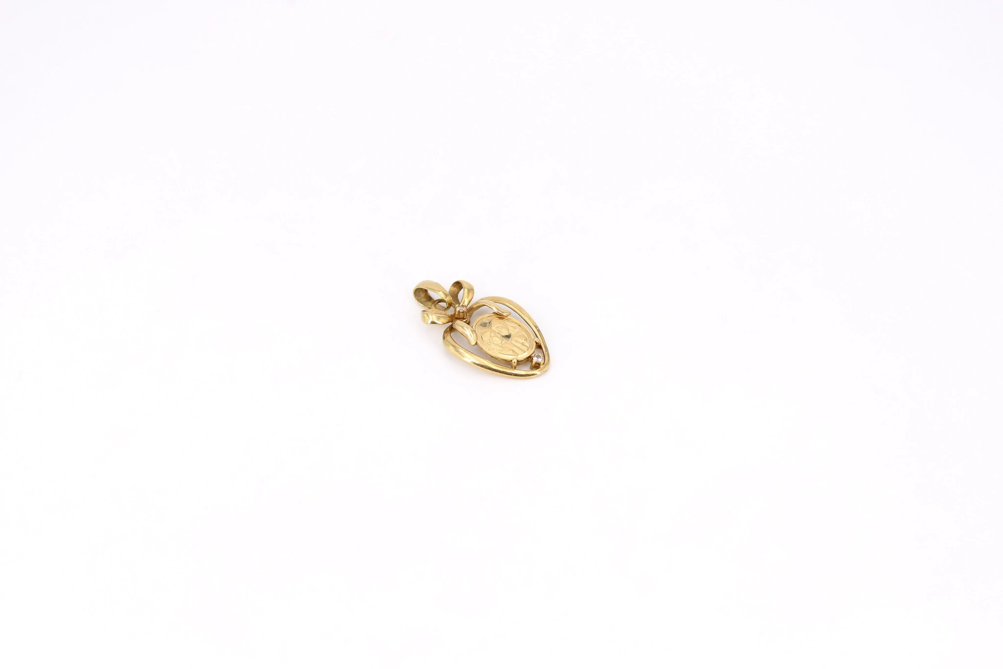 Colgante de oro corazón con lazo 18K — foto 2