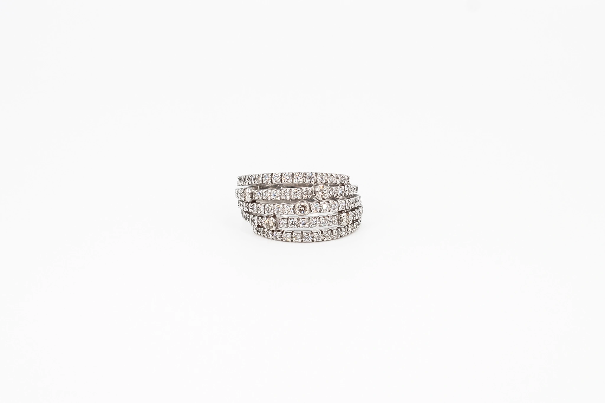 Anillo de oro blanco 18K con diamantes
