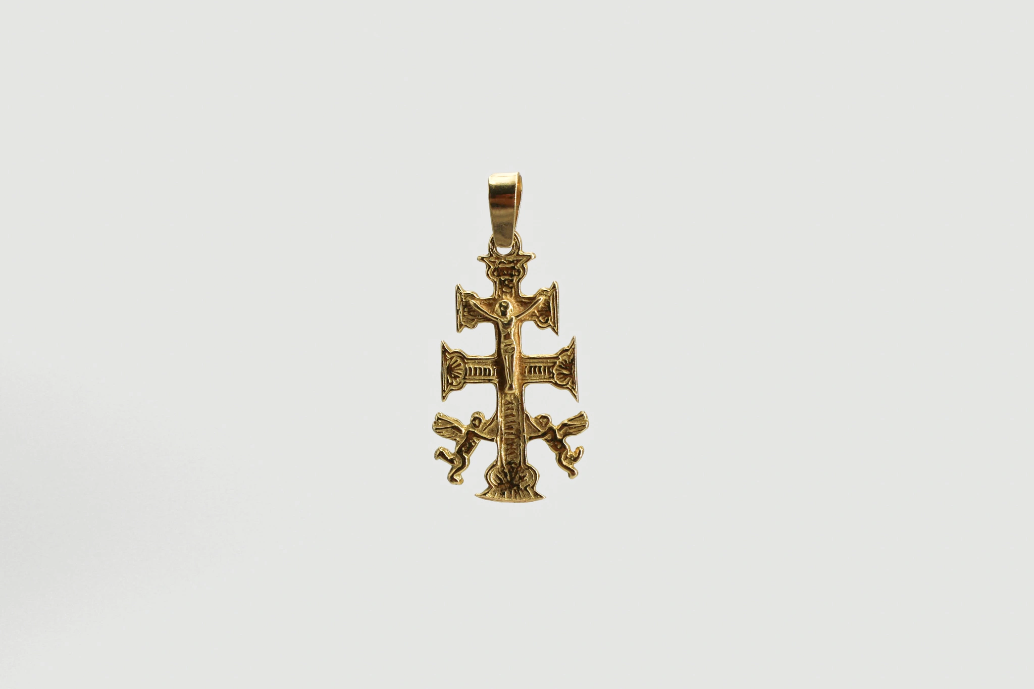 Cruz de oro de 18k con Cristo y ángeles — foto 3